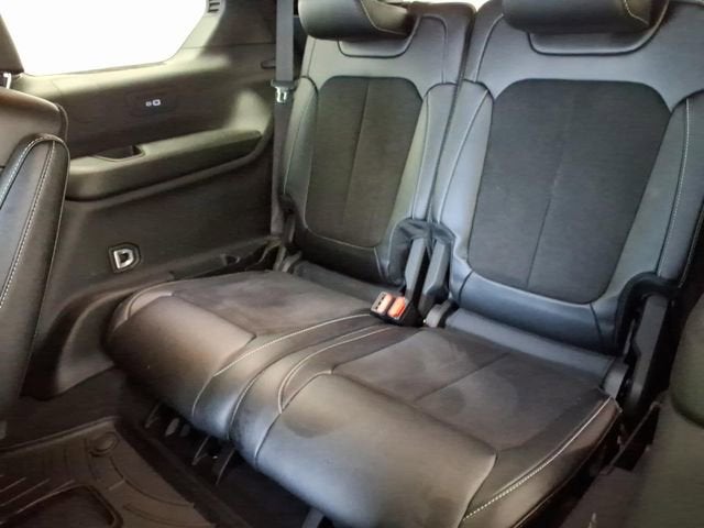 2023 Jeep Grand Cherokee L Altitude 4x2