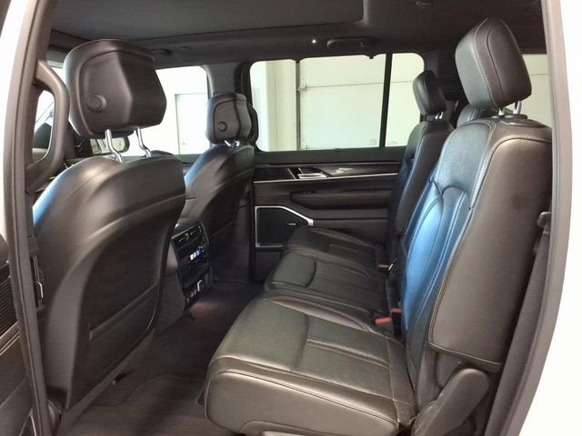 2024 Jeep Wagoneer L BASE