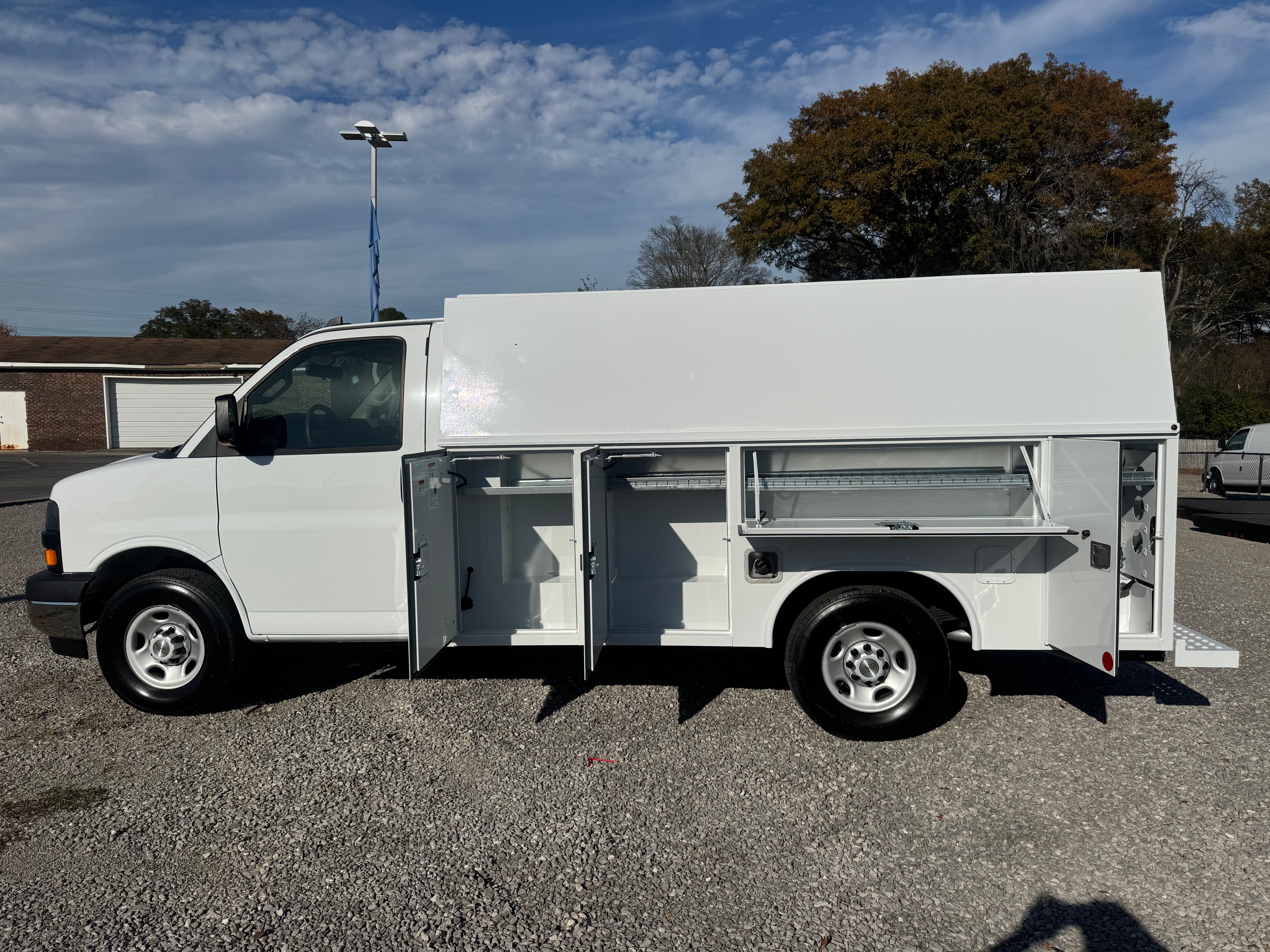 2025 Chevrolet Express Cutaway 3500 1WT