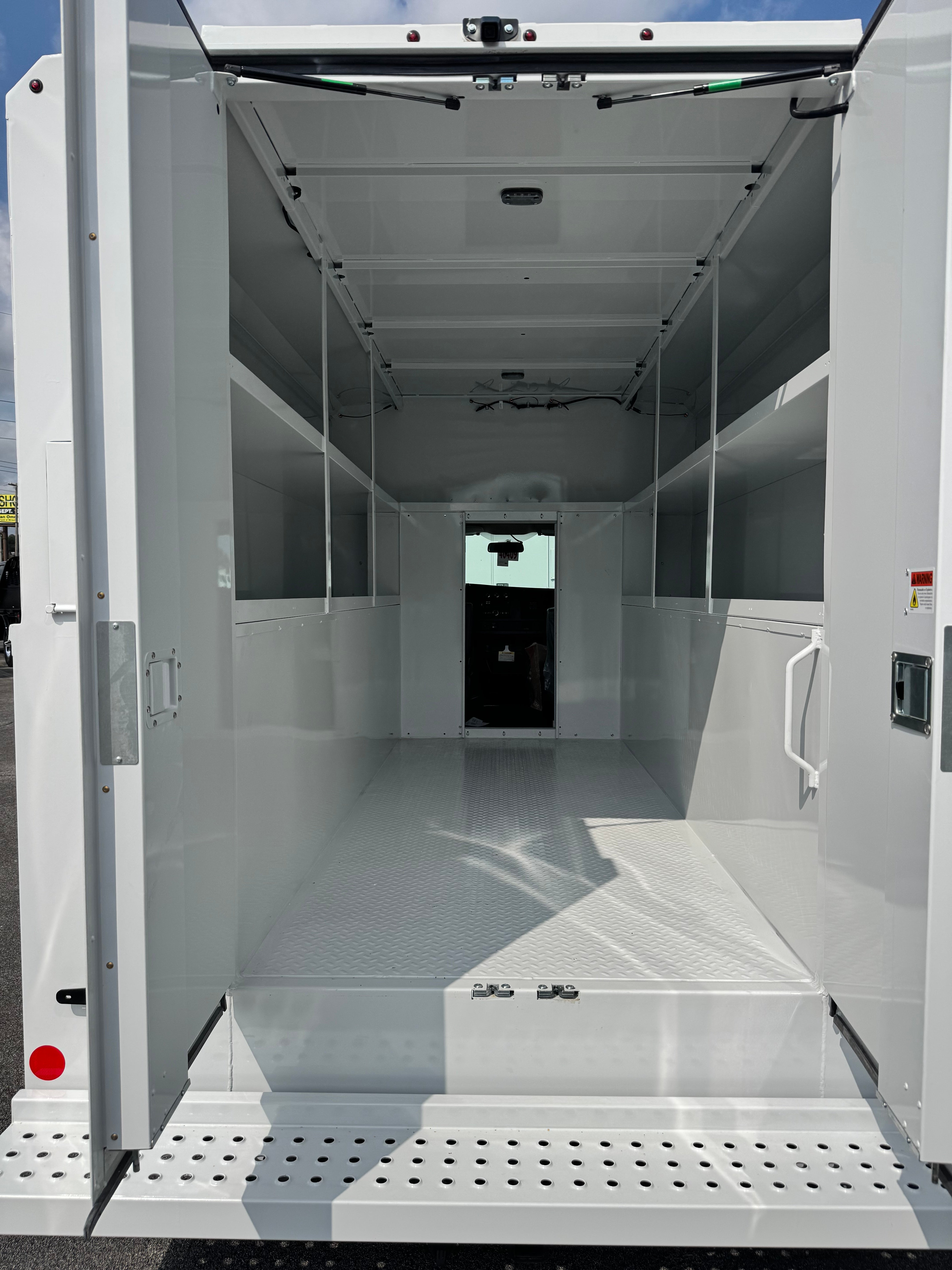 2026 Chevrolet Express Cutaway 3500 1WT