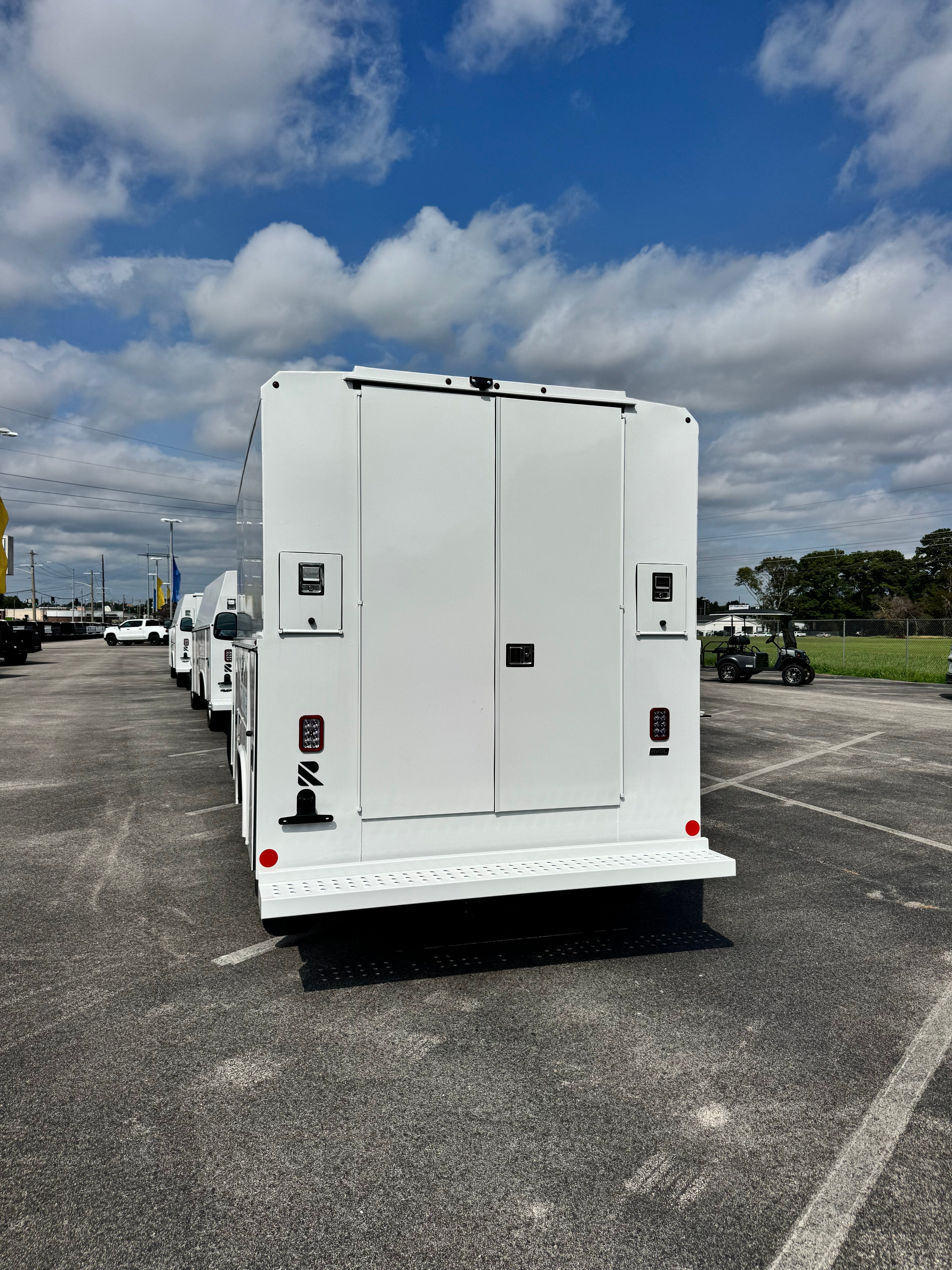 2026 Chevrolet Express Cutaway 3500 1WT