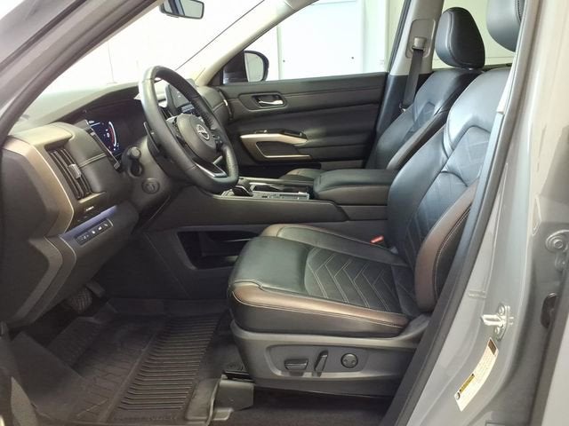 2024 Nissan Pathfinder Platinum FWD
