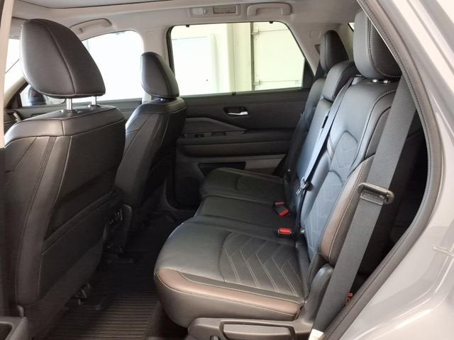 2024 Nissan Pathfinder Platinum FWD